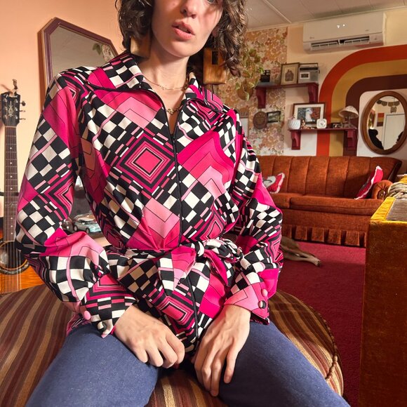1970s DISCO handmade geometric print hot pink and black zip up belted blazer! - Picture 9 of 14